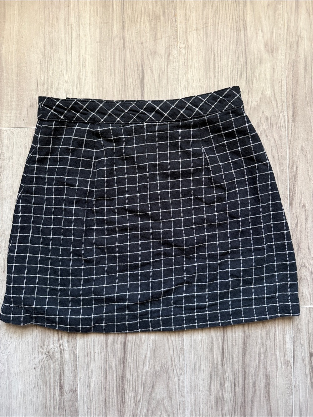 Divided Black Mini Skirt with White Grid & Button Front - Picture 4 of 4